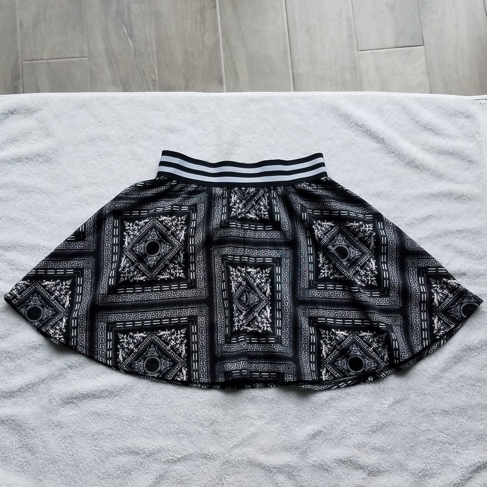 Patterned skater skirt